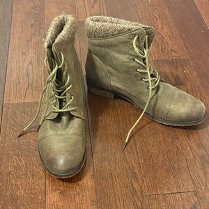 Harlow Khaki Lace-Up Boots